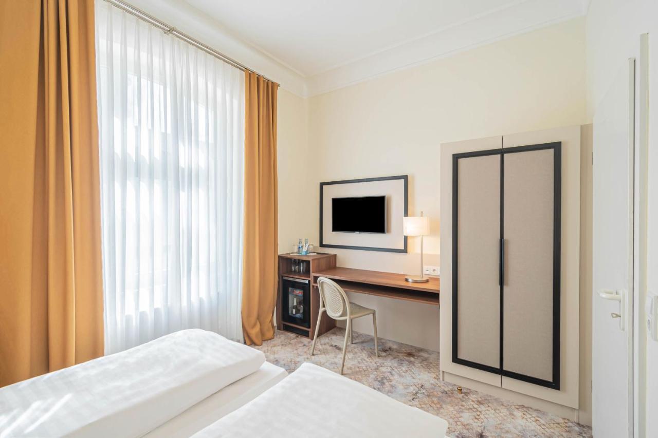 Hotel Villa Am Kurpark Bad Homburg vor der Hoehe Luaran gambar