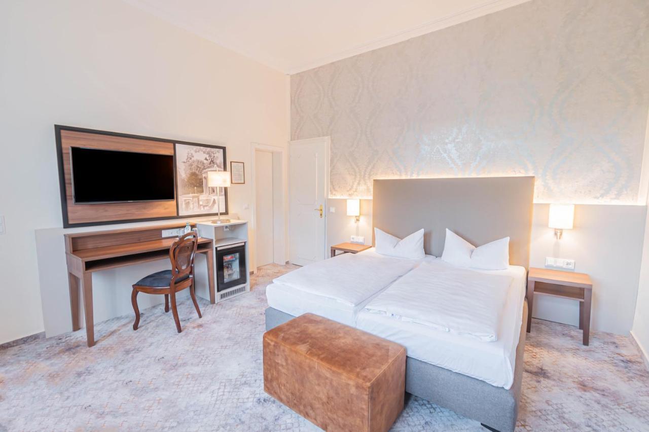 Hotel Villa Am Kurpark Bad Homburg vor der Hoehe Luaran gambar