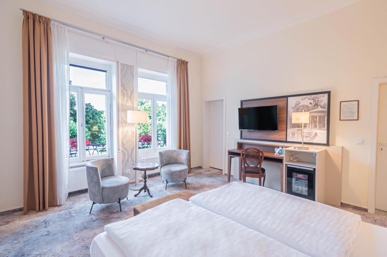 Hotel Villa Am Kurpark Bad Homburg vor der Hoehe Luaran gambar