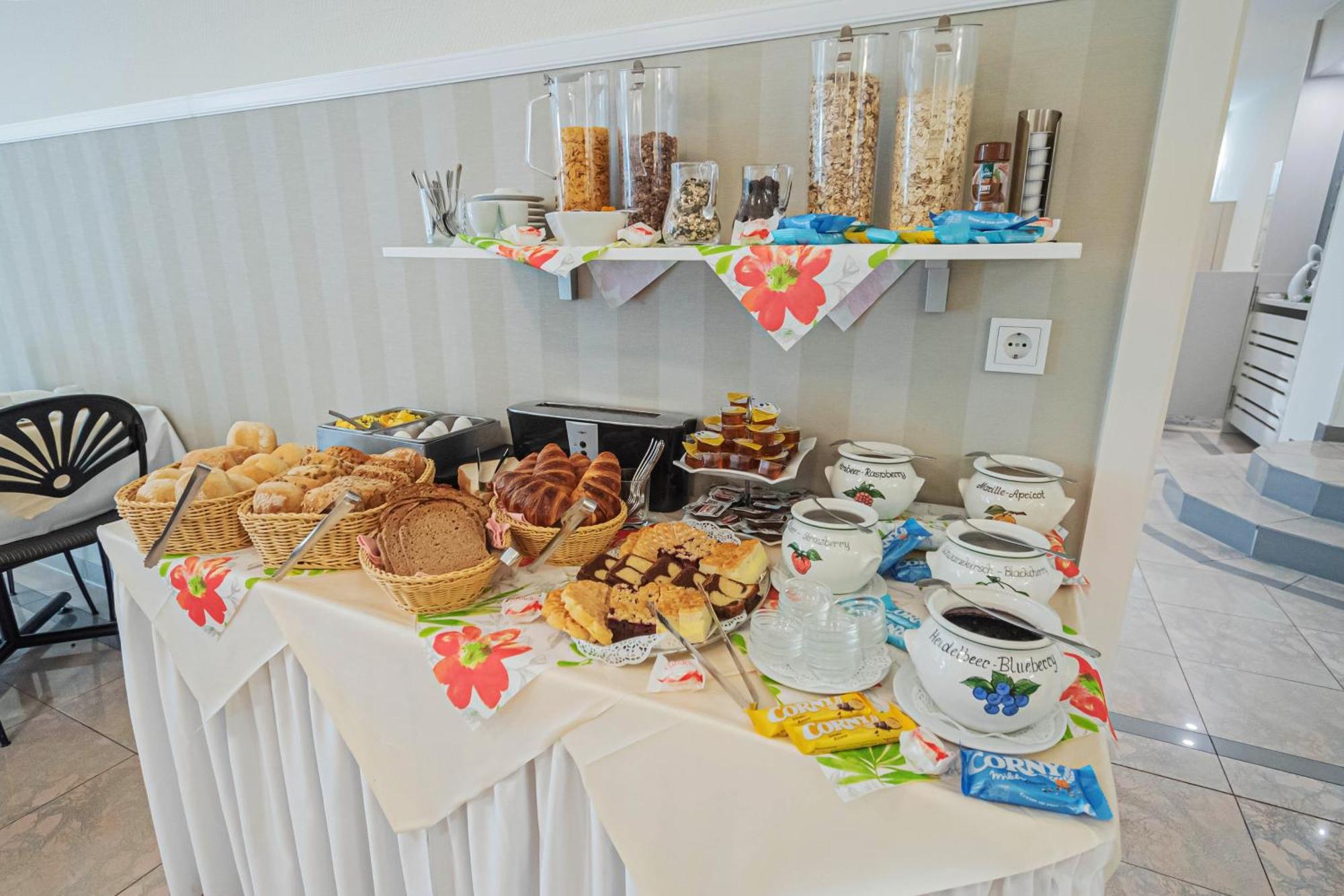 Hotel Villa Am Kurpark Bad Homburg vor der Hoehe Luaran gambar