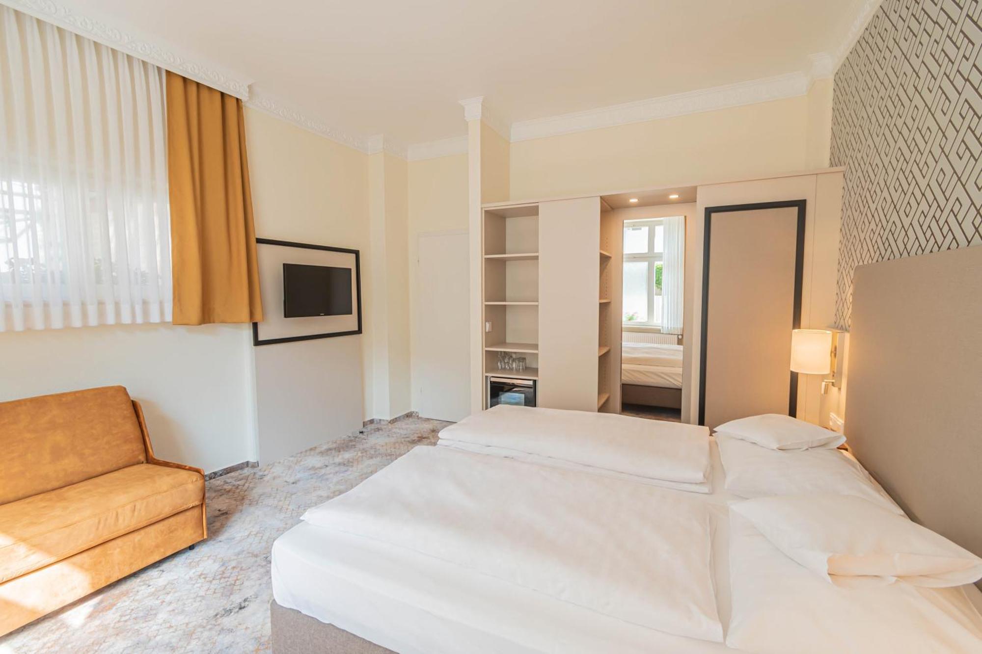 Hotel Villa Am Kurpark Bad Homburg vor der Hoehe Luaran gambar