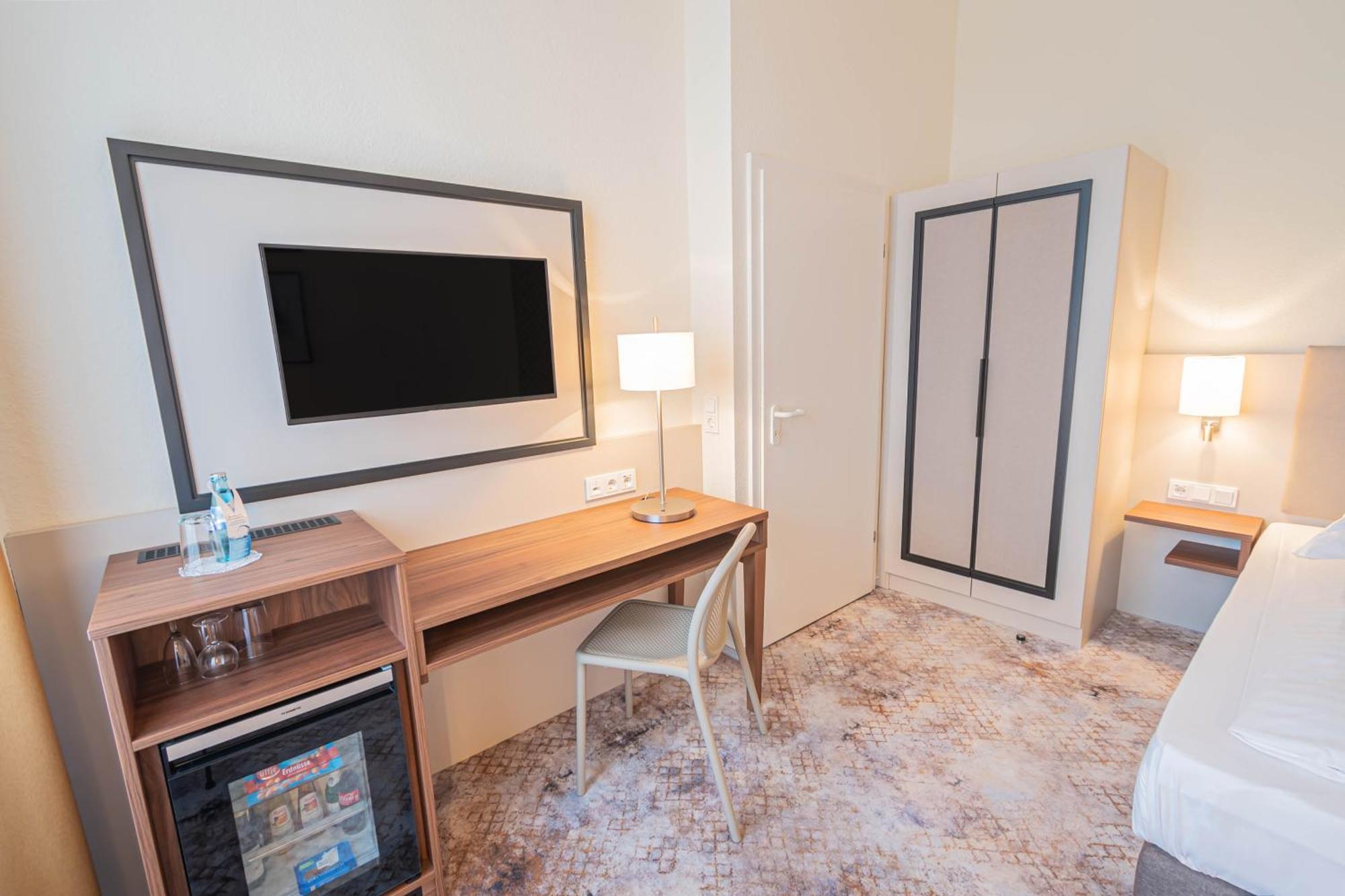 Hotel Villa Am Kurpark Bad Homburg vor der Hoehe Luaran gambar