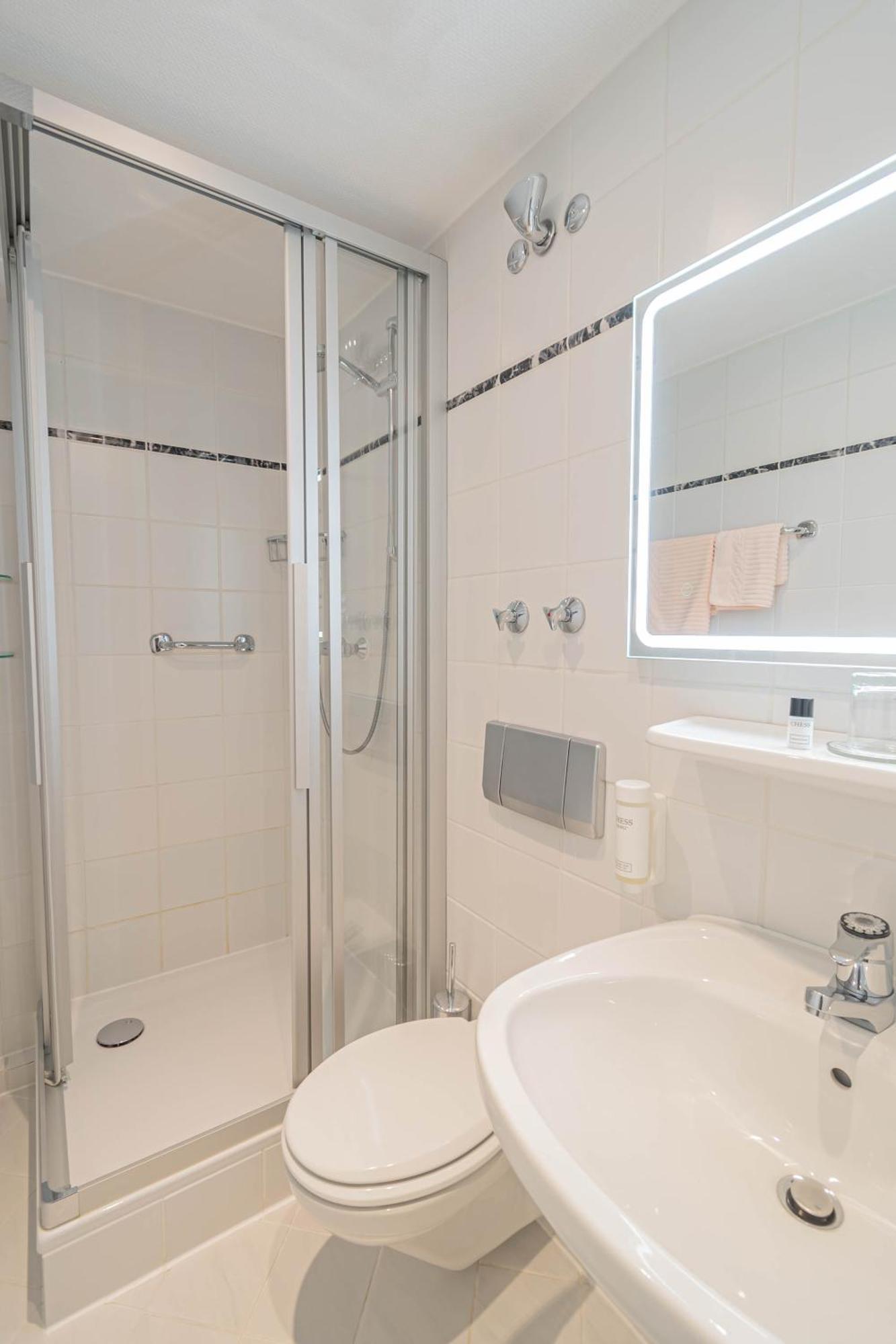 Hotel Villa Am Kurpark Bad Homburg vor der Hoehe Bilik gambar