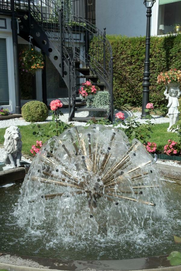 Hotel Villa Am Kurpark Bad Homburg vor der Hoehe Luaran gambar